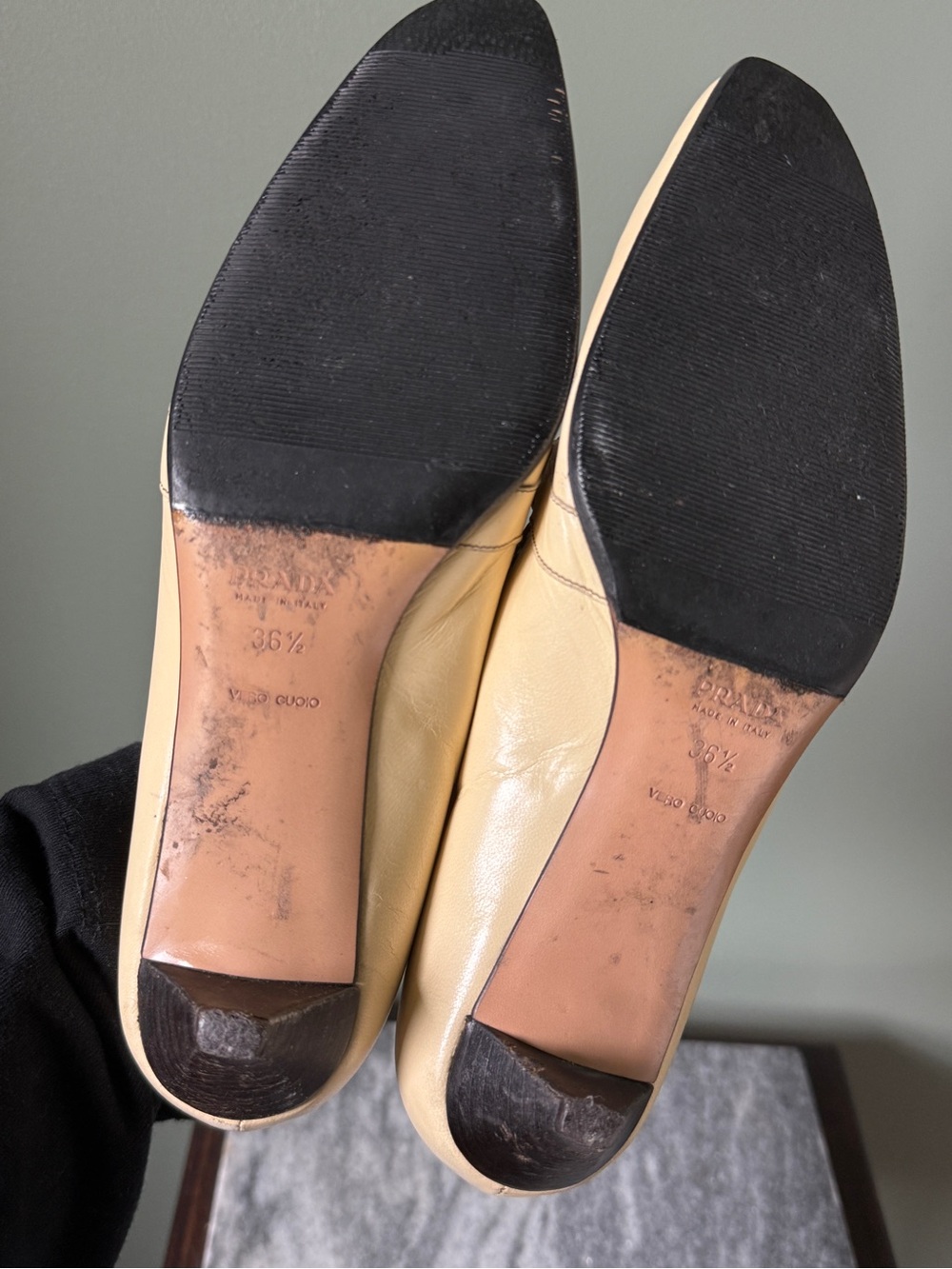 PRADA Vintage Cream Pointy Toe/ Link Detail/ Kitten Heel - Size 36.5 - Picture 5 of 5